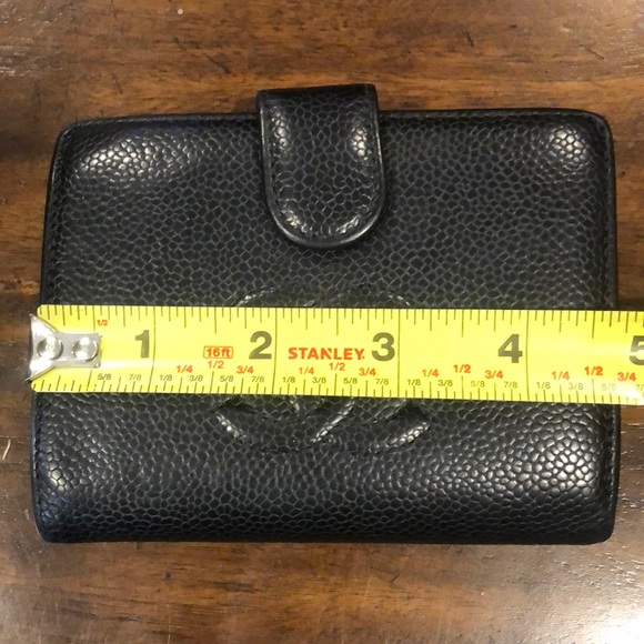 CHANEL Caviar Skin CC Logo Black Bifold Kiss Lock Wallet 3-1/2”x4-1/2” Authentic - Picture 9 of 17